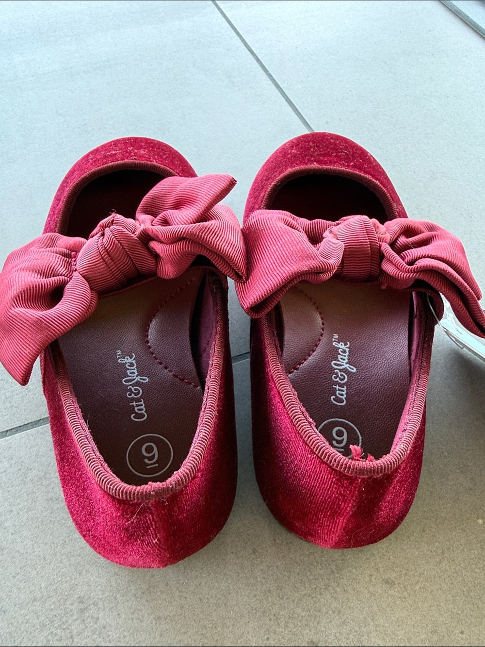 NWT Cat & Jack Velvet Burgundy Bow Accent Flats - Picture 3 of 4
